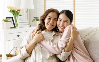 Có mẹ là có bình yên