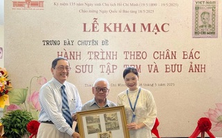 TPHCM: Trưng bày chuyên đề tem và bưu ảnh về Chủ tịch Hồ Chí Minh