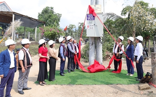 Điện lưới quốc gia xóa tan "đêm đen" tại làng đồng bào dân tộc thiểu số