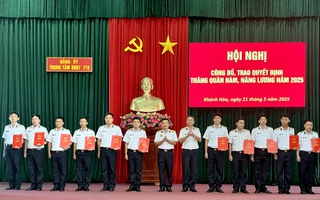 Trung tâm Bảo đảm Kỹ thuật 719 trao quyết định thăng quân hàm, nâng lương cho sĩ quan