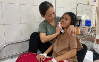 Ánh mắt cầu cứu của bé gái 10 tuổi phải trải qua 2 ca đại phẫu đau đớn vì bệnh quái ác