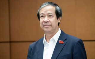 Bộ trưởng GD&ĐT trả lời về việc miễn học phí nhưng không "phát sinh khoản khác"
