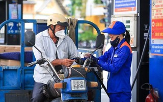Giá xăng giảm về sát 19.500 đồng/lít