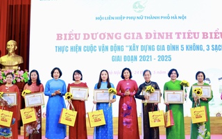 Chủ tịch Hội LHPN Việt Nam biểu dương "gia đình 5 không, 3 sạch" và trẻ mồ côi vượt khó học tốt của Hà Nội