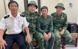 Bộ đội biên phòng cứu nạn thành công 11 thuyền viên bị chìm tàu trên vùng biển Hà Tĩnh