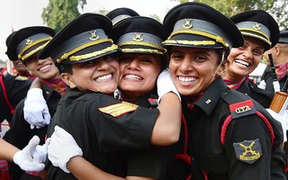 Học viện Quốc phòng Ấn Độ lần đầu tiên trao bằng tốt nghiệp cho học viên nữ