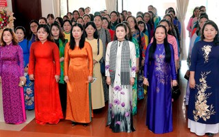 Đoàn công tác TƯ Hội LHPN Việt Nam báo công viếng Bác