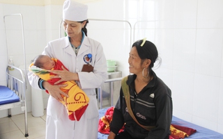 Sơn La: Nỗ lực giảm tỷ lệ sinh con tại nhà của phụ nữ dân tộc Mông