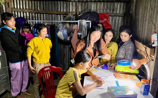 "Sách hay về làng, bàn học tặng em" mang thông tin đến với trẻ em dân tộc thiểu số