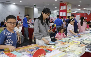 Tưng bừng Hội sách chào mừng 100 năm Ngày Báo chí cách mạng Việt Nam
