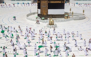 Hơn 1,3 triệu tín đồ Hồi giáo vượt nóng dự lễ hành hương Hajj ở Saudi Arabia