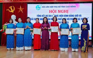 Hội LHPN Cao Bằng khen thưởng 6 tập thể, cá nhân có thành tích xuất sắc trong thực hiện Dự án 8