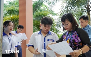 Điểm sáng trong đề thi môn Ngữ văn: "Vùng trời quê hương nào cũng là bầu trời Tổ quốc"