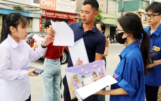 Điểm danh từng em, phá khóa lấy CCCD: Sự tận tâm của thầy cô trong mùa thi tốt nghiệp THPT 2025