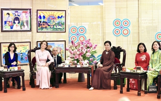 Phu nhân Ngô Phương Ly và Tổng Giám đốc UNESCO tham dự triển lãm ảnh "Chúng tôi có thể"