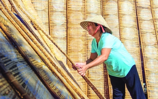 Phụ nữ Củ Chi đau đáu giữ nghề làm bánh tráng truyền thống