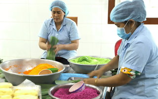 Gìn giữ đặc sản bánh tét của đồng bào Khmer