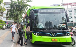 Hà Nội thiết lập chính sách hỗ trợ người dân chuyển đổi xe xăng dầu sang xe điện