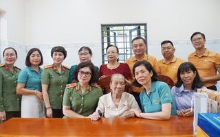 Lãnh đạo Hội LHPNVN và phụ nữ Công an nhân dân thăm hỏi, tri ân các Mẹ Việt Nam Anh hùng ở Tây Ninh