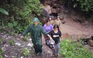Thanh Hóa di dời hàng trăm hộ dân khỏi khu vực nguy hiểm