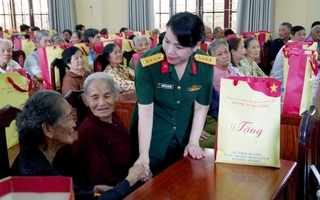 Hành trình tri ân của phụ nữ Quân đội