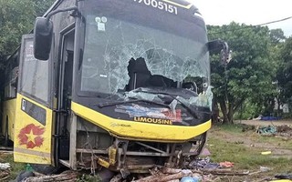 Hà Tĩnh: Lật xe khách, 9 người tử vong