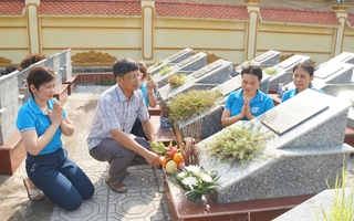 Hậu phương kiên cường của các Liệt sĩ thời bình 
