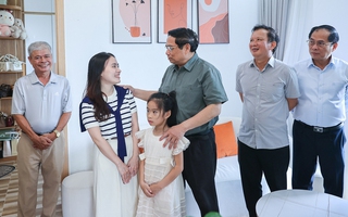 Thủ tướng thăm cây cầu mới qua sông Hương và dự án nhà ở xã hội tại Huế