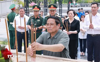 Thủ tướng tri ân các lãnh đạo tiền bối và người có công tại Quảng Trị, Huế