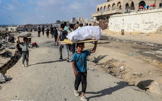 Israel tạm dừng hoạt động quân sự tại Gaza, nối lại thả hàng cứu trợ
