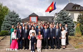 Chủ tịch Quốc hội gặp gỡ, trao đổi với cộng đồng người Việt Nam tại Thụy Sĩ