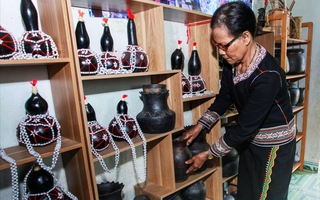 Gìn giữ nghề gốm truyền thống của người Ba Na