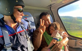 Trực thăng Quân đội giải cứu thành công 8 người bị cô lập do mưa lũ tại Sơn La
