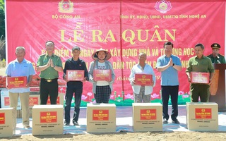 Cao điểm 40 ngày đêm xây nhà và trường học tặng đồng bào vùng lũ Nghệ An