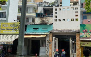 Giải cứu cụ già và 2 trẻ nhỏ thoát khỏi đám cháy ở TPHCM