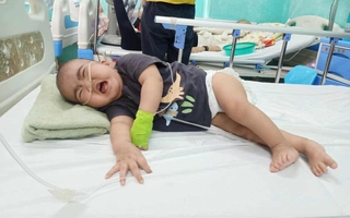 68 triệu đồng đến với bé trai 13 tháng tuổi mắc bệnh hiểm nghèo hiếm gặp