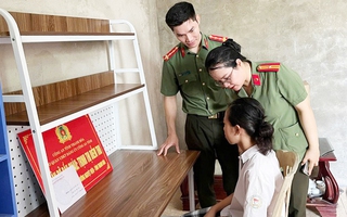 Vòng tay "Mẹ đỡ đầu" chở che cô bé mồ côi 