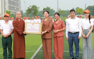 Phó Chủ tịch UBTƯ MTTQ Việt Nam Hà Thị Nga động viên Khối đại đoàn kết toàn dân tộc tham gia diễu hành A80