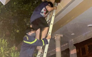 Đà Nẵng: Cứu 5 người thoát khỏi đám cháy nhà dân trong đêm