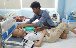 Người cha cầu mong sự giúp đỡ, níu kéo sự sống cho con gái mang trọng bệnh