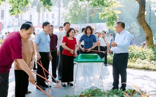 Chủ tịch thành phố Hà Nội: Mỗi người dân Thủ đô là một "chiến sĩ môi trường"