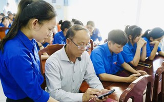 Tuổi trẻ TP Huế mang công nghệ "đi từng ngõ, gõ từng nhà" hỗ trợ người dân
