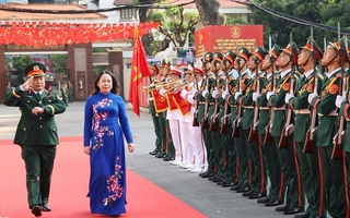 Đoàn Nghi lễ Quân đội đón nhận Huân chương Bảo vệ Tổ quốc hạng Nhì