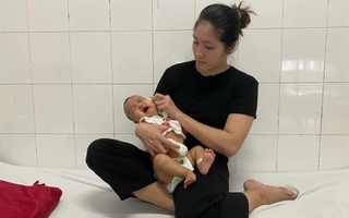 Bé gái 7 tháng tuổi mắc bệnh hiểm nghèo, gia đình không tiền chữa trị