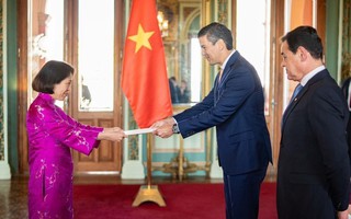 Đại sứ Việt Nam trình quốc thư lên Tổng thống Paraguay