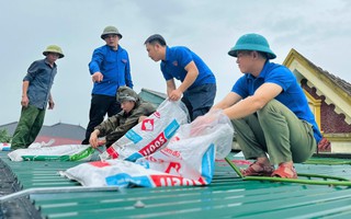 Hà Tĩnh dồn toàn lực ứng phó bão số 5: Gia cố đê biển, sơ tán dân khỏi vùng nguy hiểm