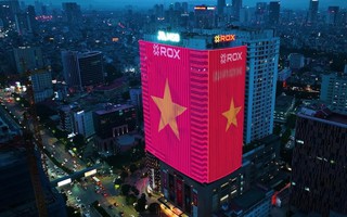 ROX Tower rực rỡ cờ hoa, lan tỏa tinh thần tự hào Việt Nam