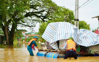 Nghệ An: Nước lũ lên cao, di dời gần 300 hộ dân đến nơi an toàn