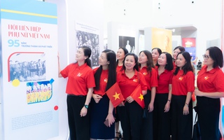 Đảng ủy TƯ Hội LHPN Việt Nam tham quan Triển lãm thành tựu đất nước
