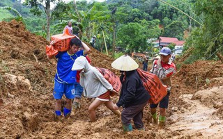 Hàng chục ngôi nhà bị cuốn sập, bản làng Yên Nhân hoang tàn sau lũ dữ